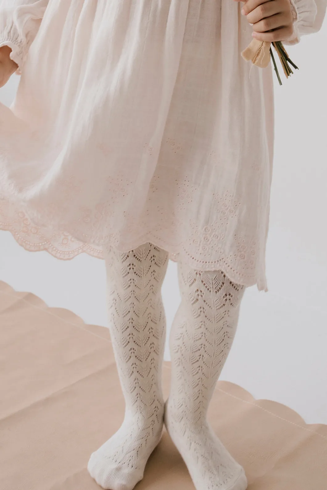 Scallop Weave Tight - Milk