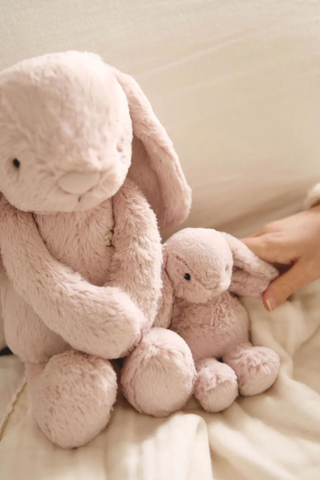 Snuggle Bunnies - Frankie the Hugging Bunny - Blush
