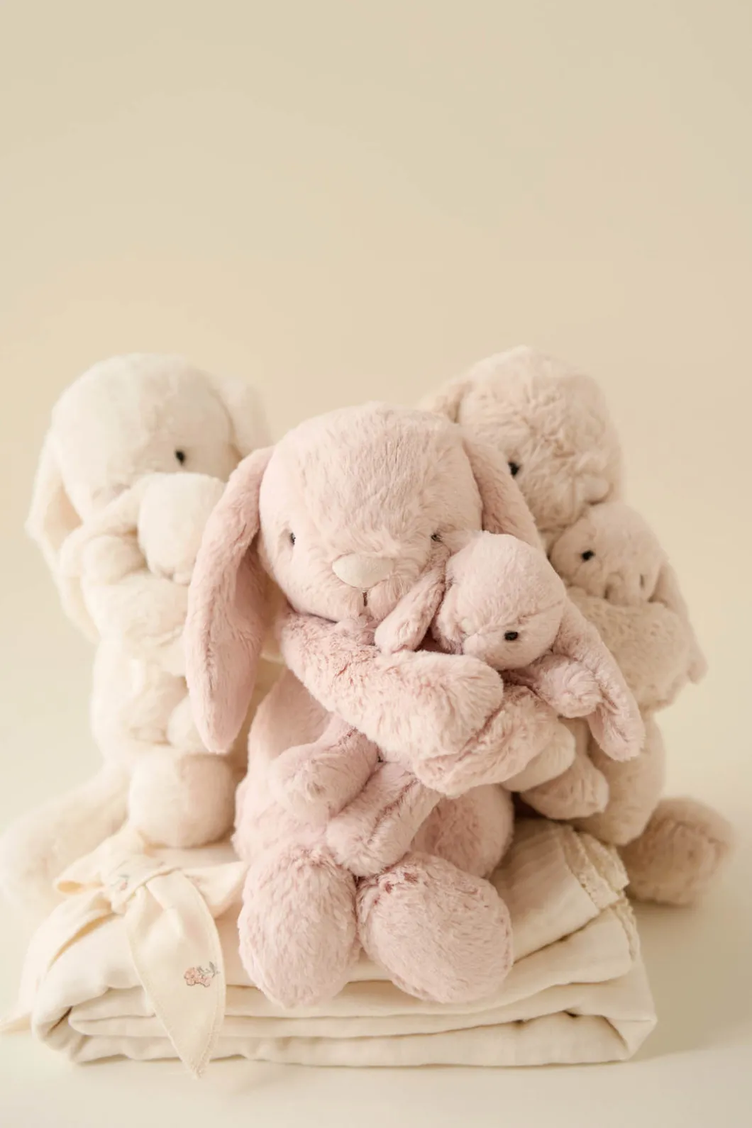 Snuggle Bunnies - Frankie the Hugging Bunny - Blush